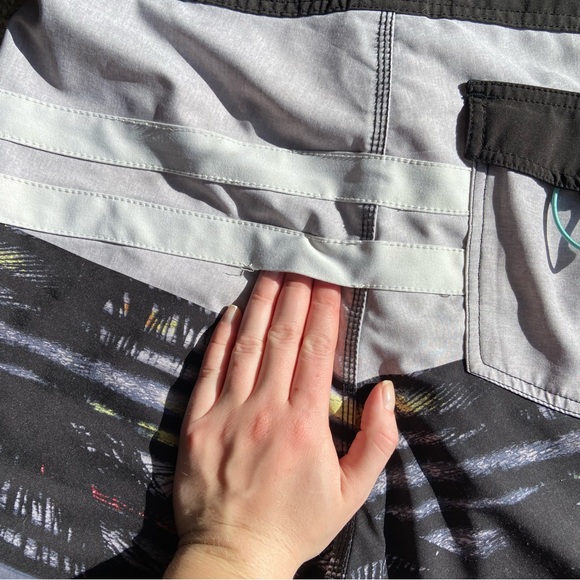 Burnside Men’s Board Shorts Tropical Print - Picture 4 of 6